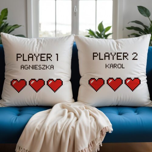 Zestaw dwóch poduszek na walentynki dla pary z imionami zakochanych. prezent na walentynki.