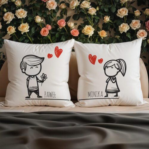 Zestaw dwóch poduszek dla pary z imionami zakochanych.