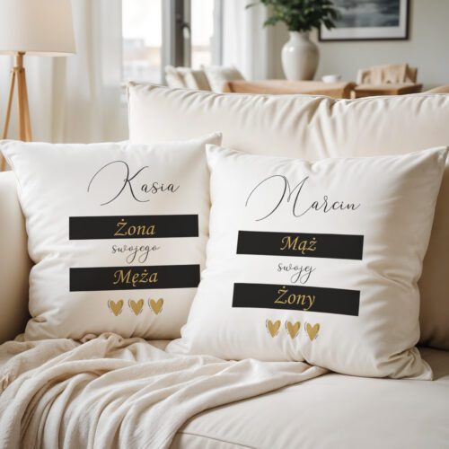 Zestaw dwóch poduszek na walentynki dla pary z imionami zakochanych. prezent na walentynki.