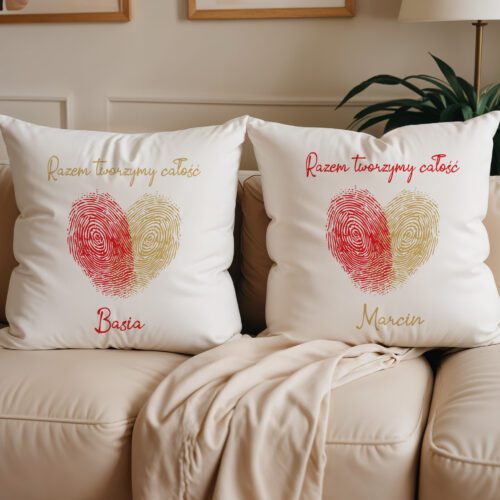 Zestaw dwóch poduszek na walentynki dla pary z imionami zakochanych. prezent na walentynki.