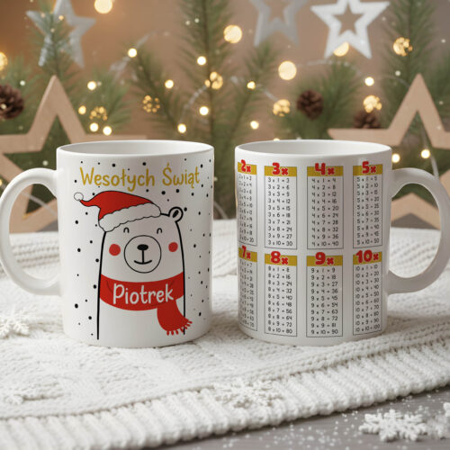 Kubek świąteczny z tabliczką mnożenia, idealny na świąteczny prezent dla klasy. Kubek ozdobiony jest świątecznym wzorem, a tabliczka mnożenia sprawia, że codzienne picie napoju staje się okazją do nauki matematyki